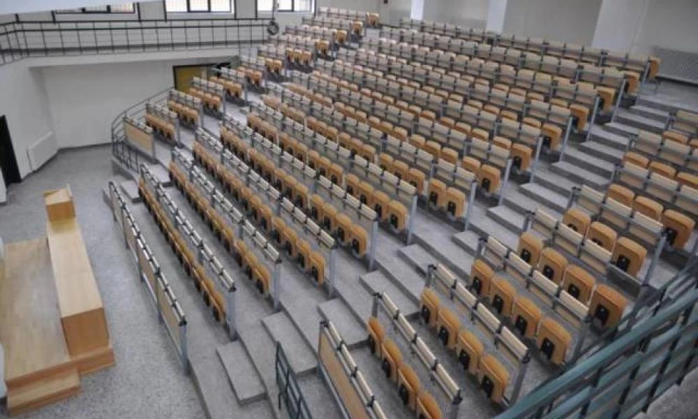 Παραμένει στις 300 καλύτερες σχολές η Νομική Σχολή Αθήνας